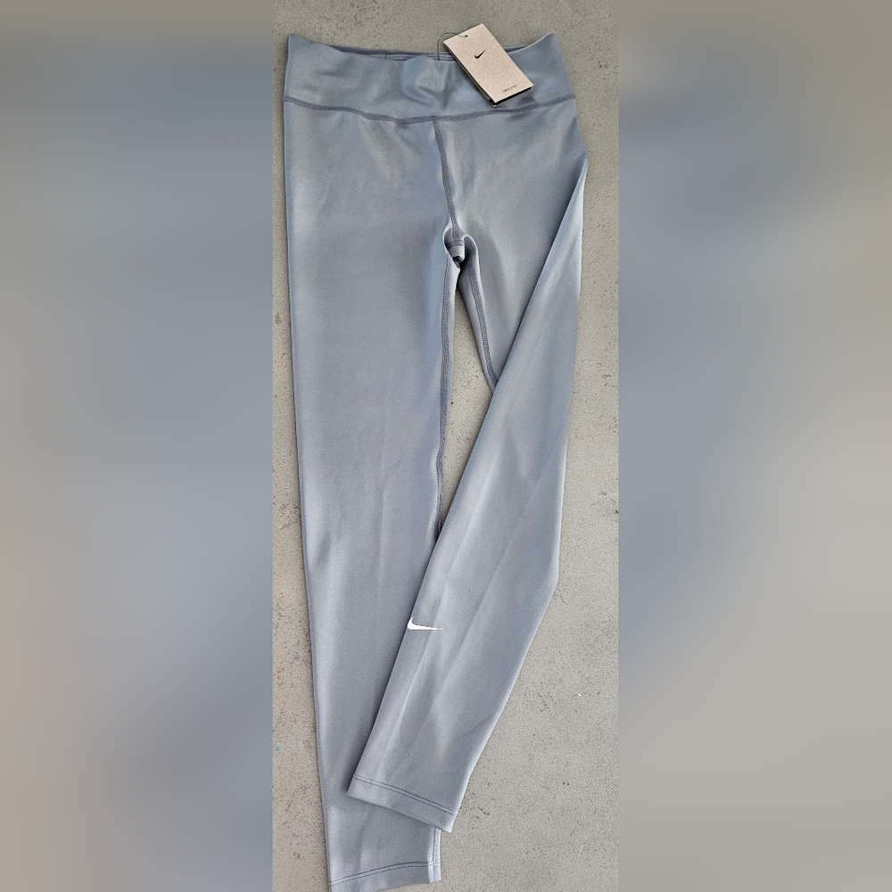 Beautiful  girl's leggings. Nike, size L